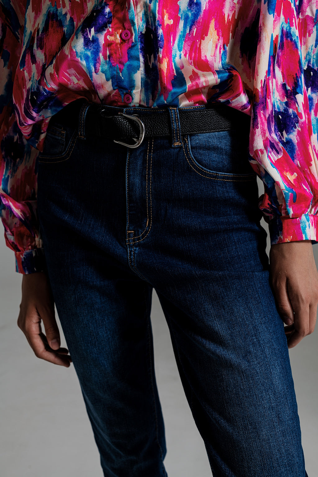 Jeans básicos de perna Regular em lavagem média