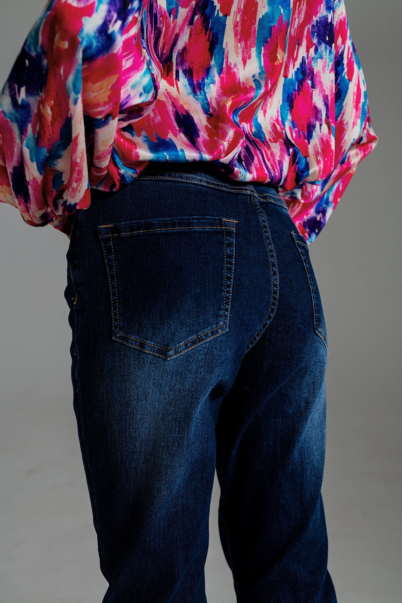 Jeans básicos de perna Regular em lavagem média