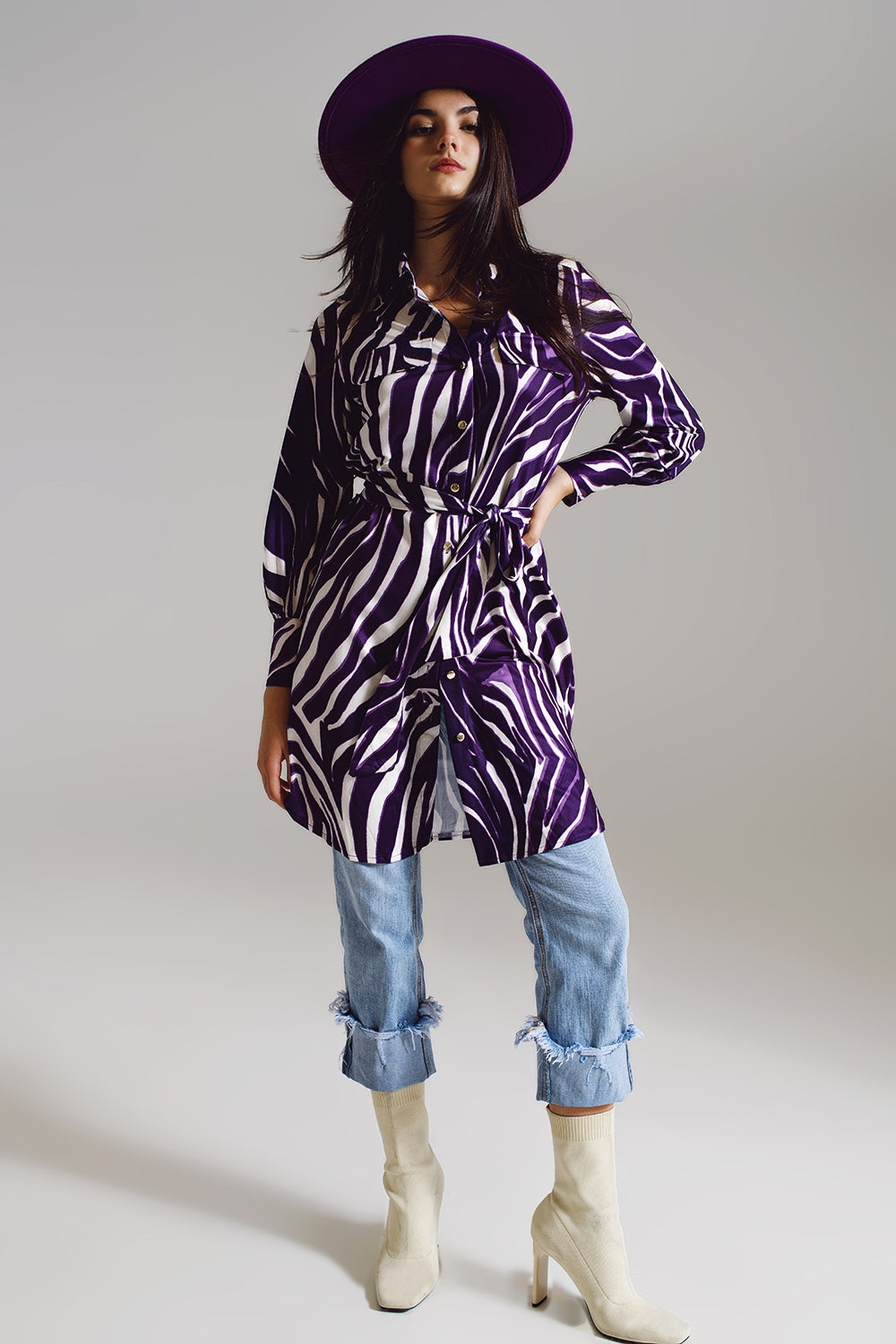Vestido curto Midi com estampa de zebra em branco e roxo