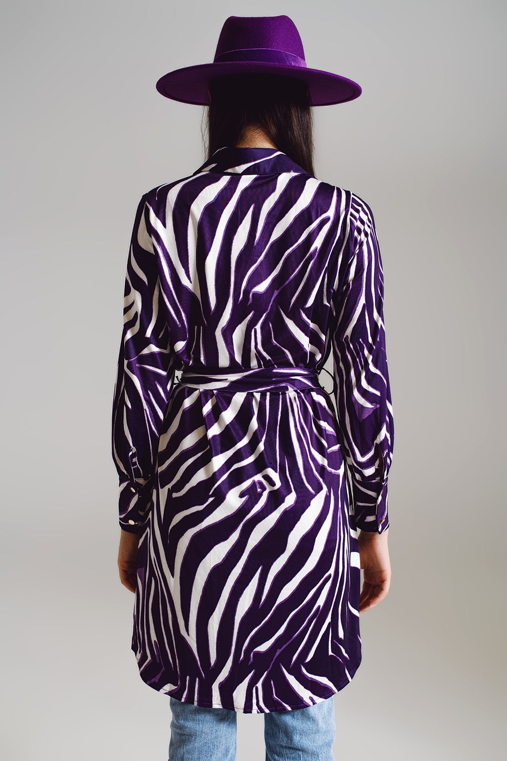 Vestido curto Midi com estampa de zebra em branco e roxo