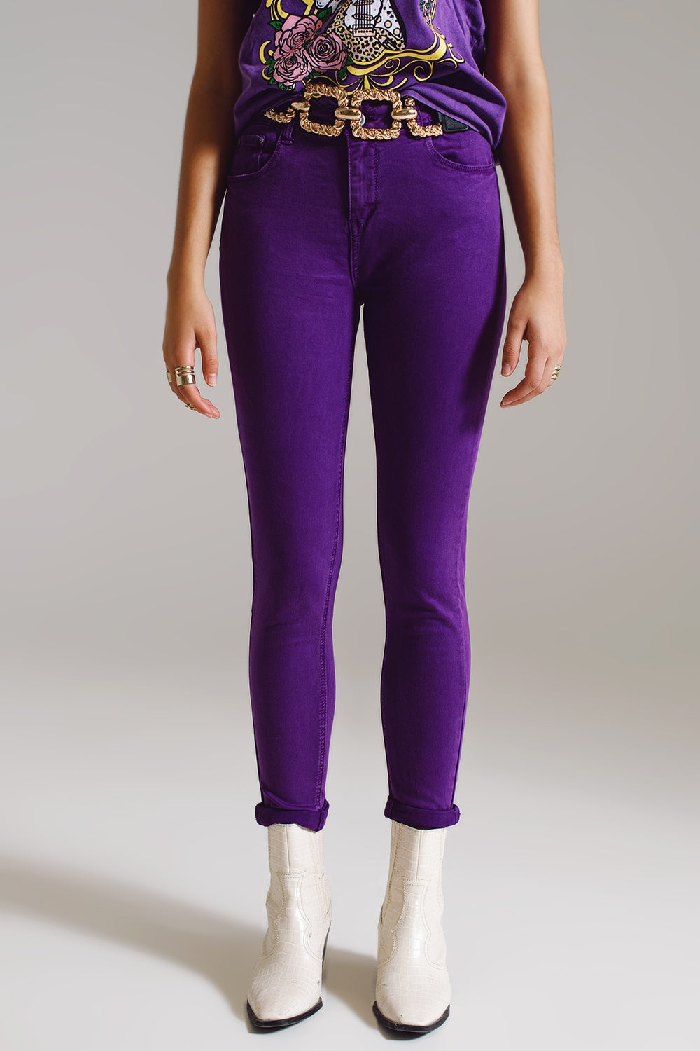 Calças skinny roxas de tornozelo com rugas suaves