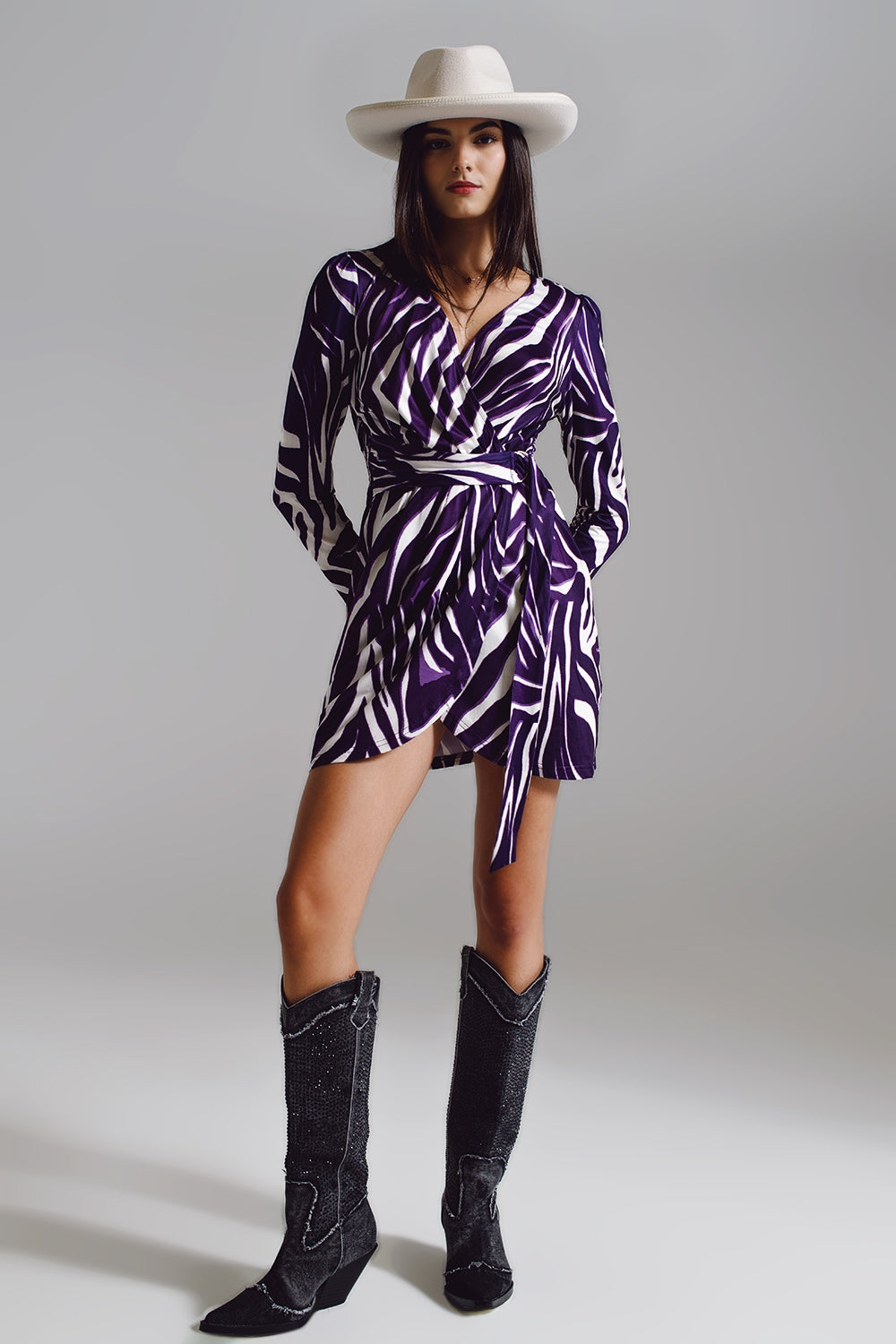 Vestido de manga comprida com cinto em Creme e Estampa de Zebra Roxa