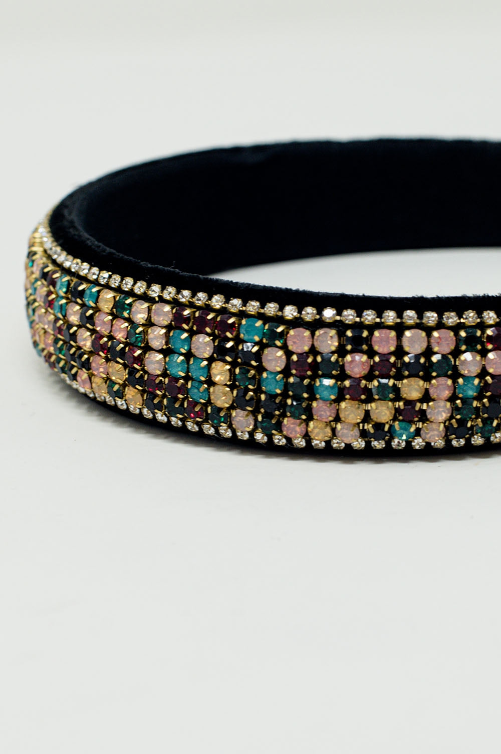 Diadema de veludo com detalhes de strass