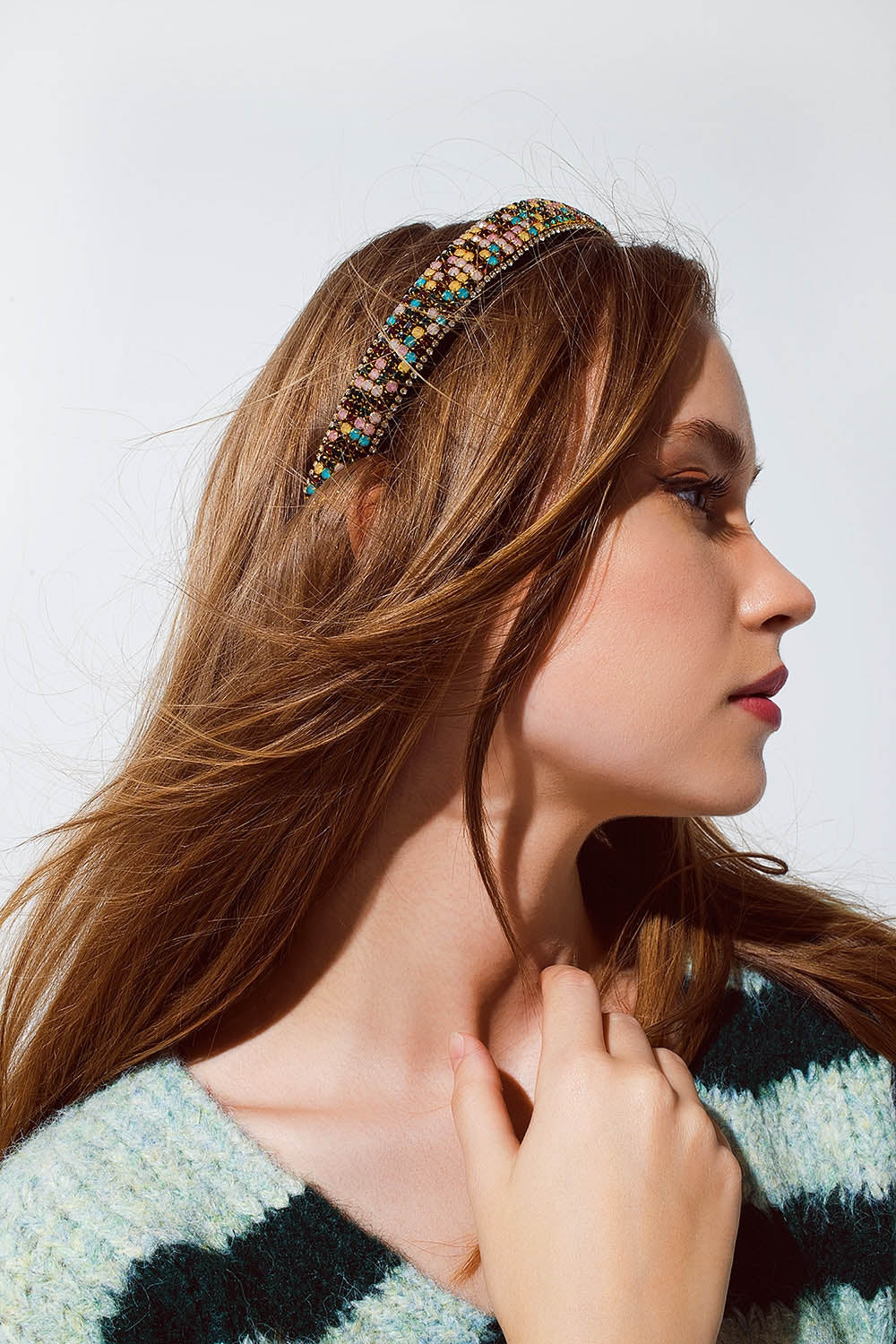 Diadema de veludo com detalhes de strass