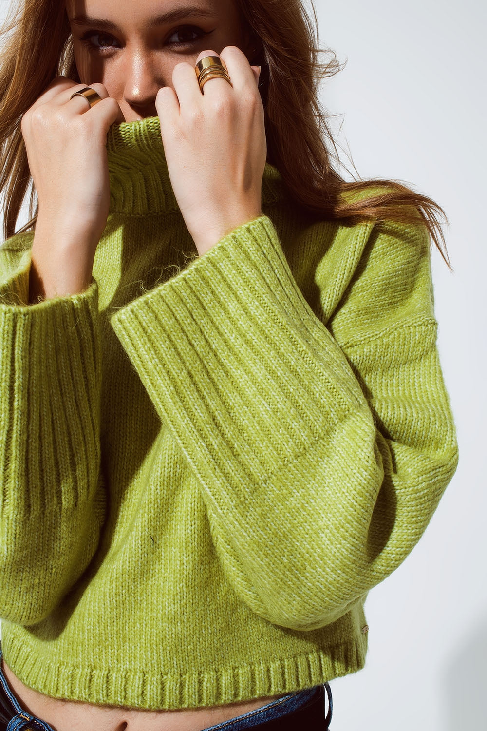 Camisola de tricô grosso com gola alta em verde