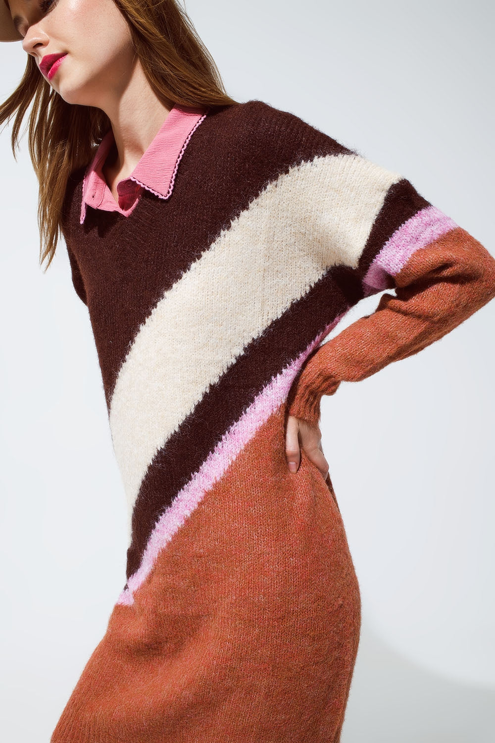 Vestido Malha larga sobredimensionada às riscas castanhas com gola redonda