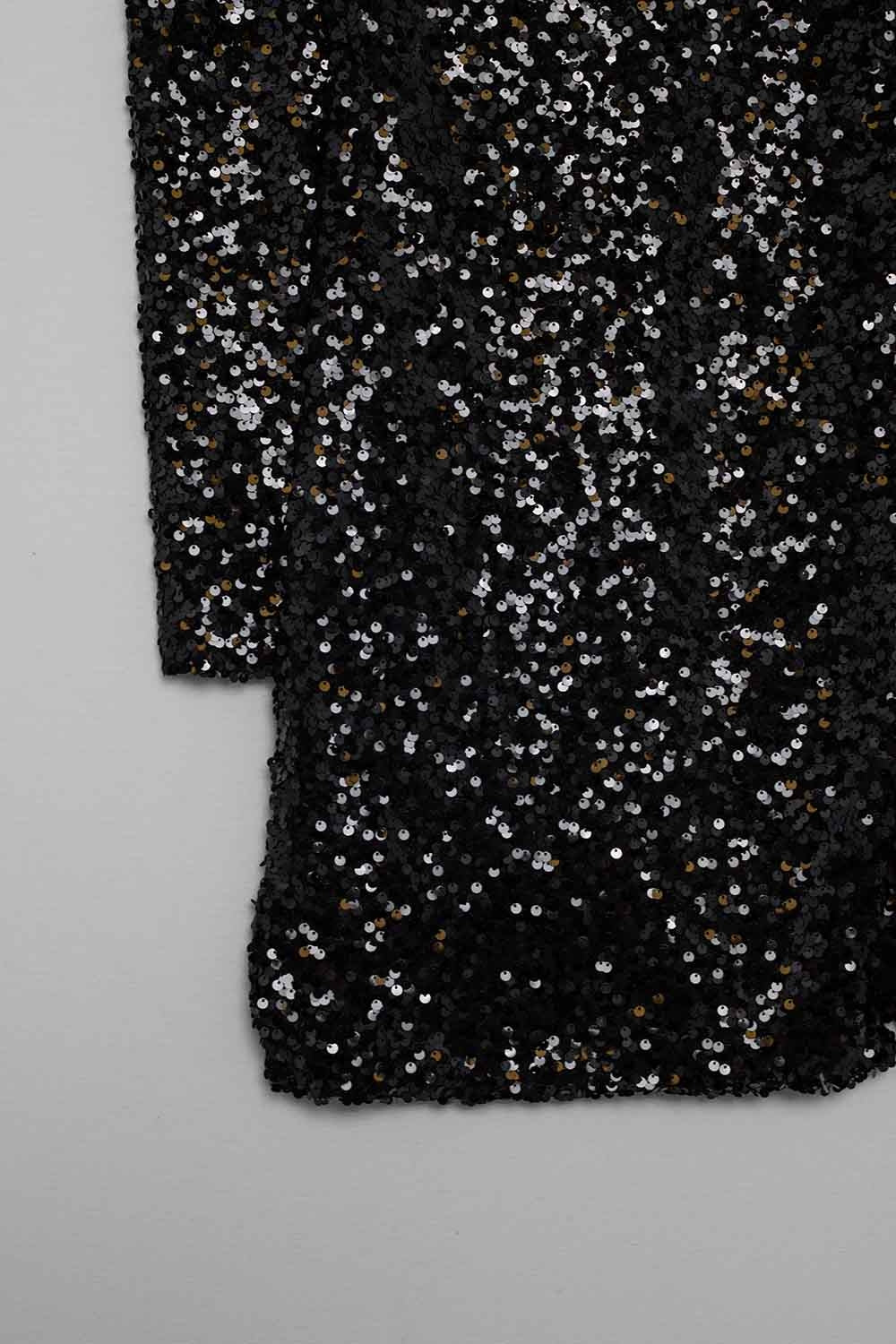 Vestido curto embelezado em preto