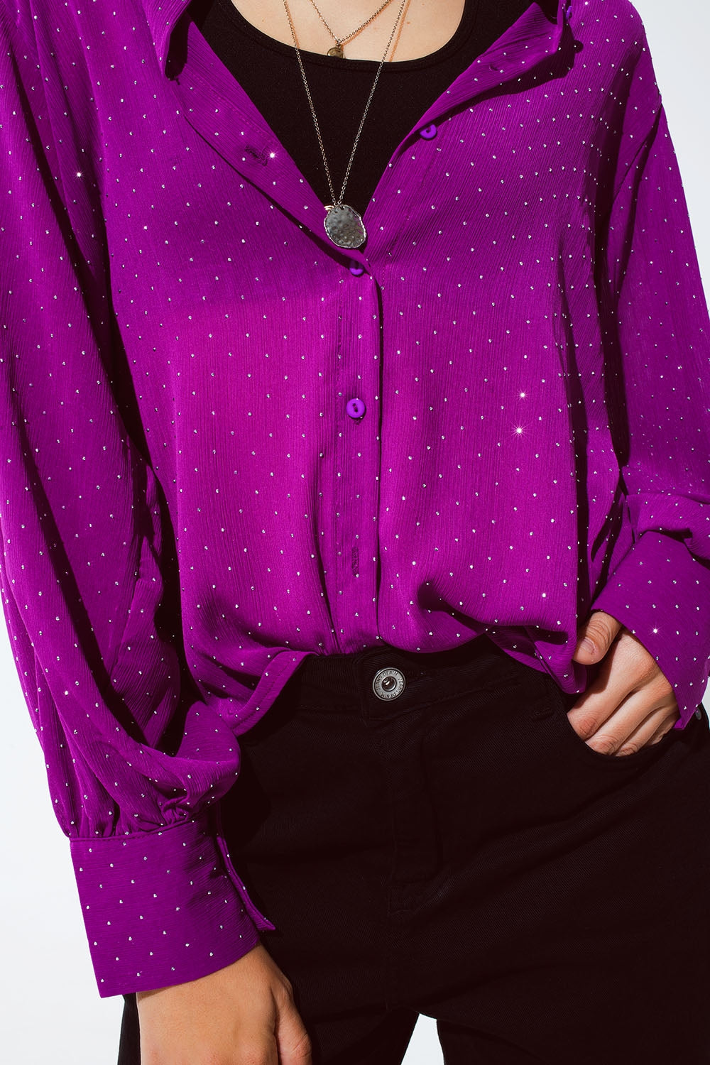 Blusa em magenta com detalhes de strass