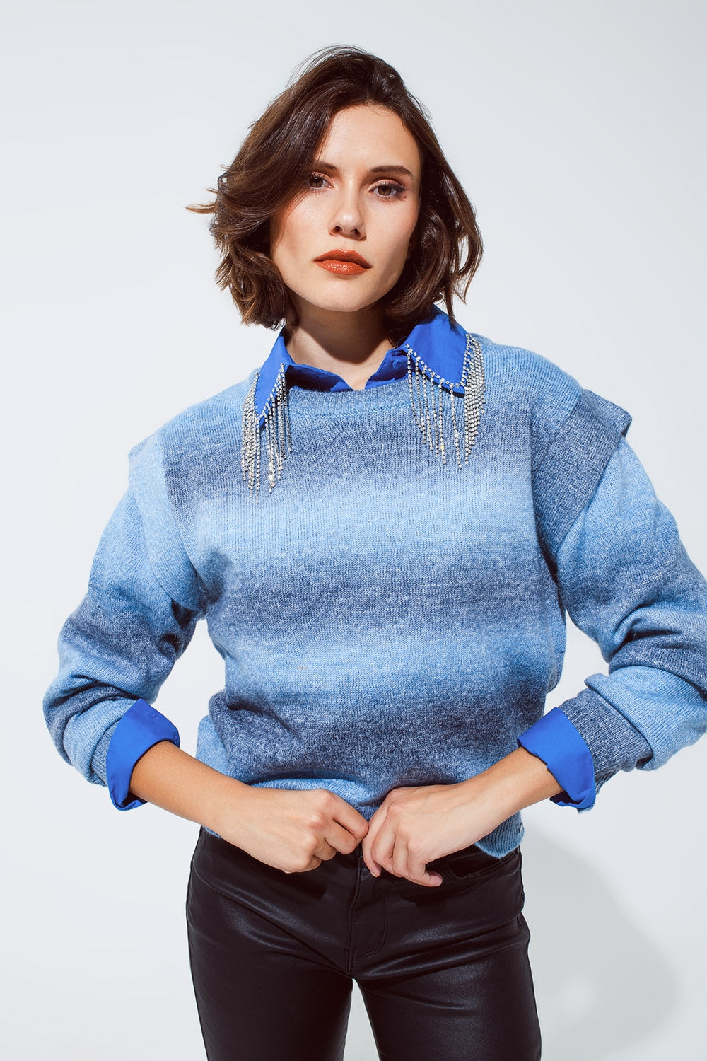Camisola em azul com design ombre gola redonda e pormenores nas mangas