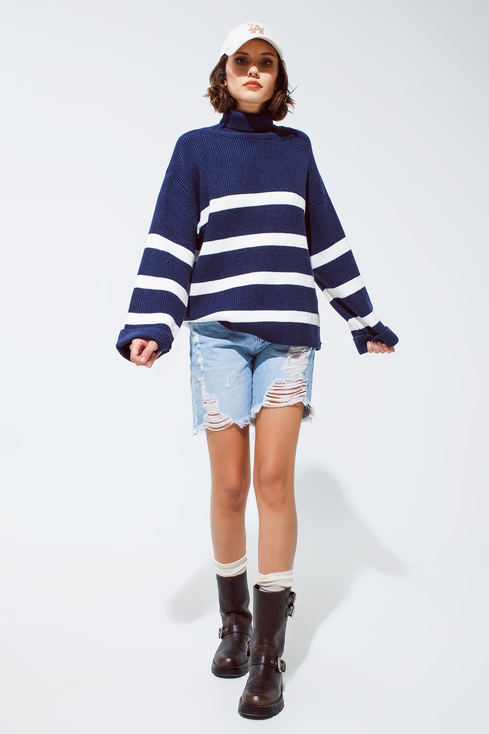 Camisola de gola alta azul-marinho com riscas