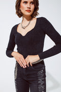 Top preto em chenille com decote em forma de coração