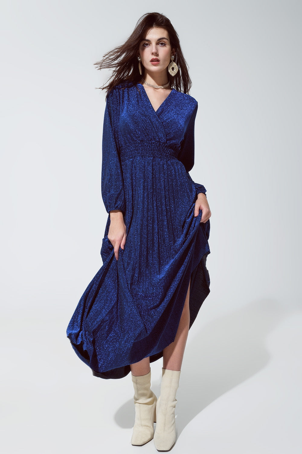Vestido longo azul brilhante de cintura alta com decote em V
