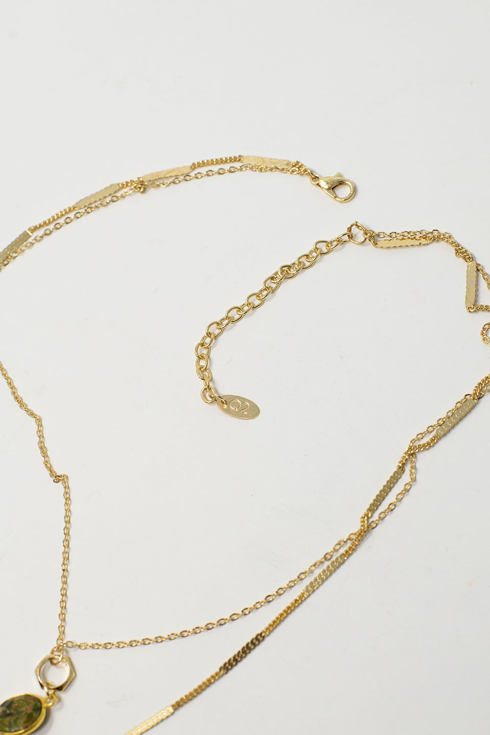 Colar longo 2 em 1 dourado com pedras verdes e douradas