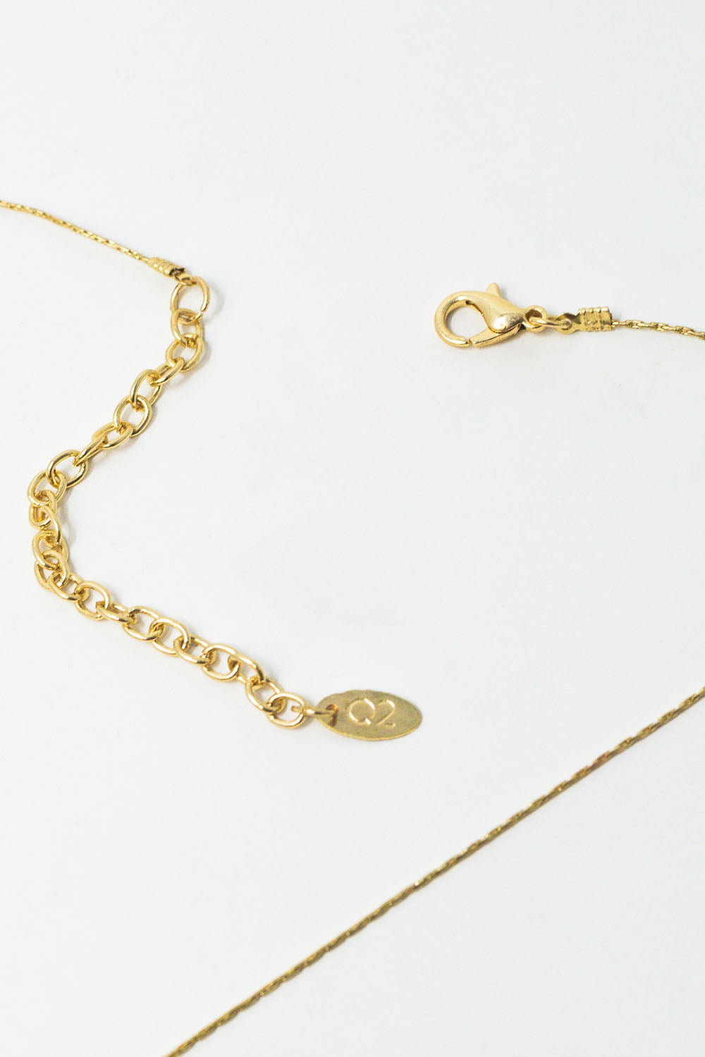 Colar dourado comprido com contas douradas e borla dourada comprida