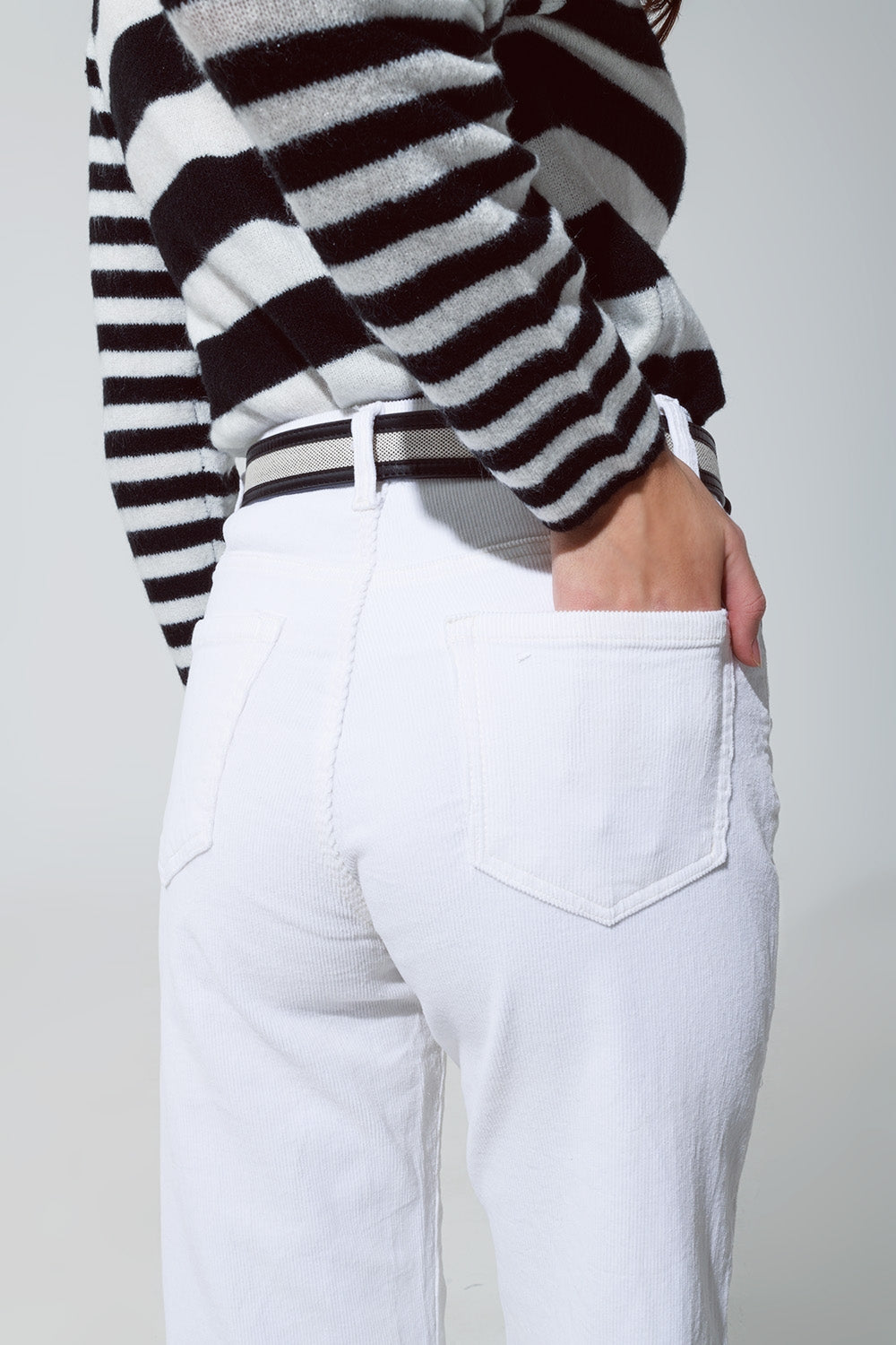 Calça recortada de veludo branco