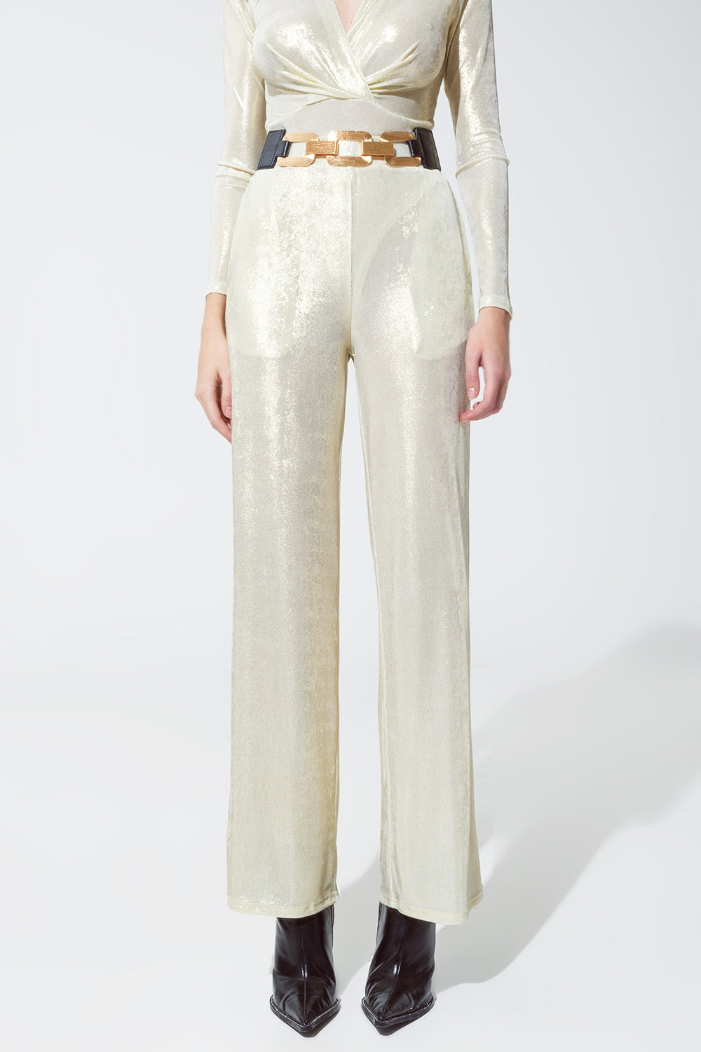 Leggings com acabamento metálico em branco pérola.