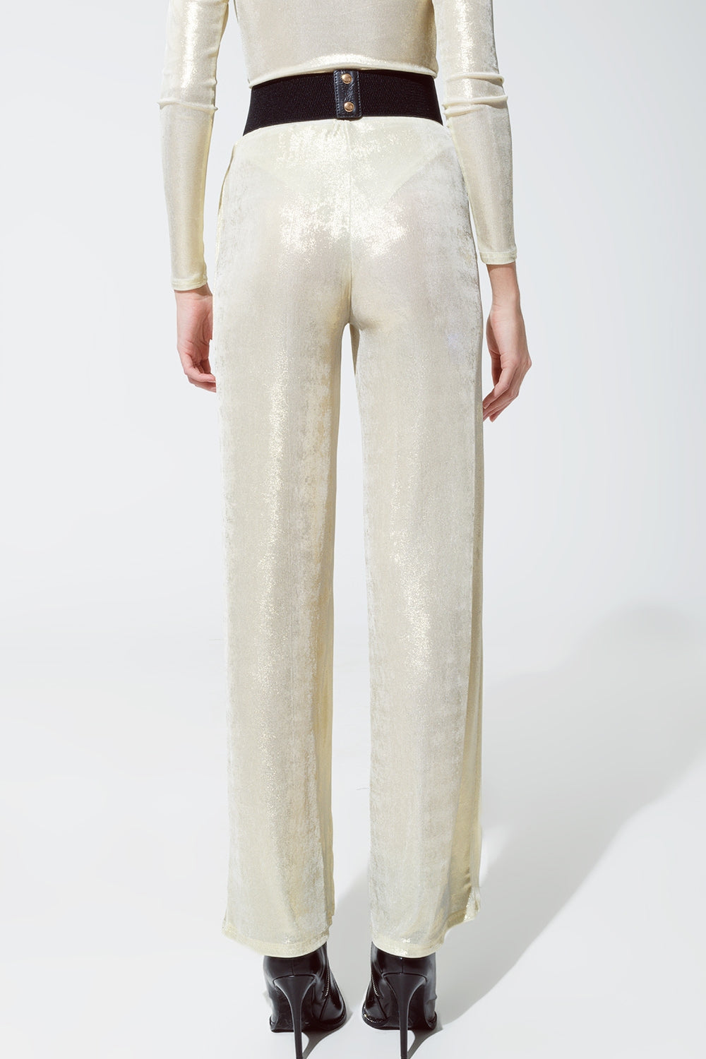 Leggings com acabamento metálico em branco pérola.
