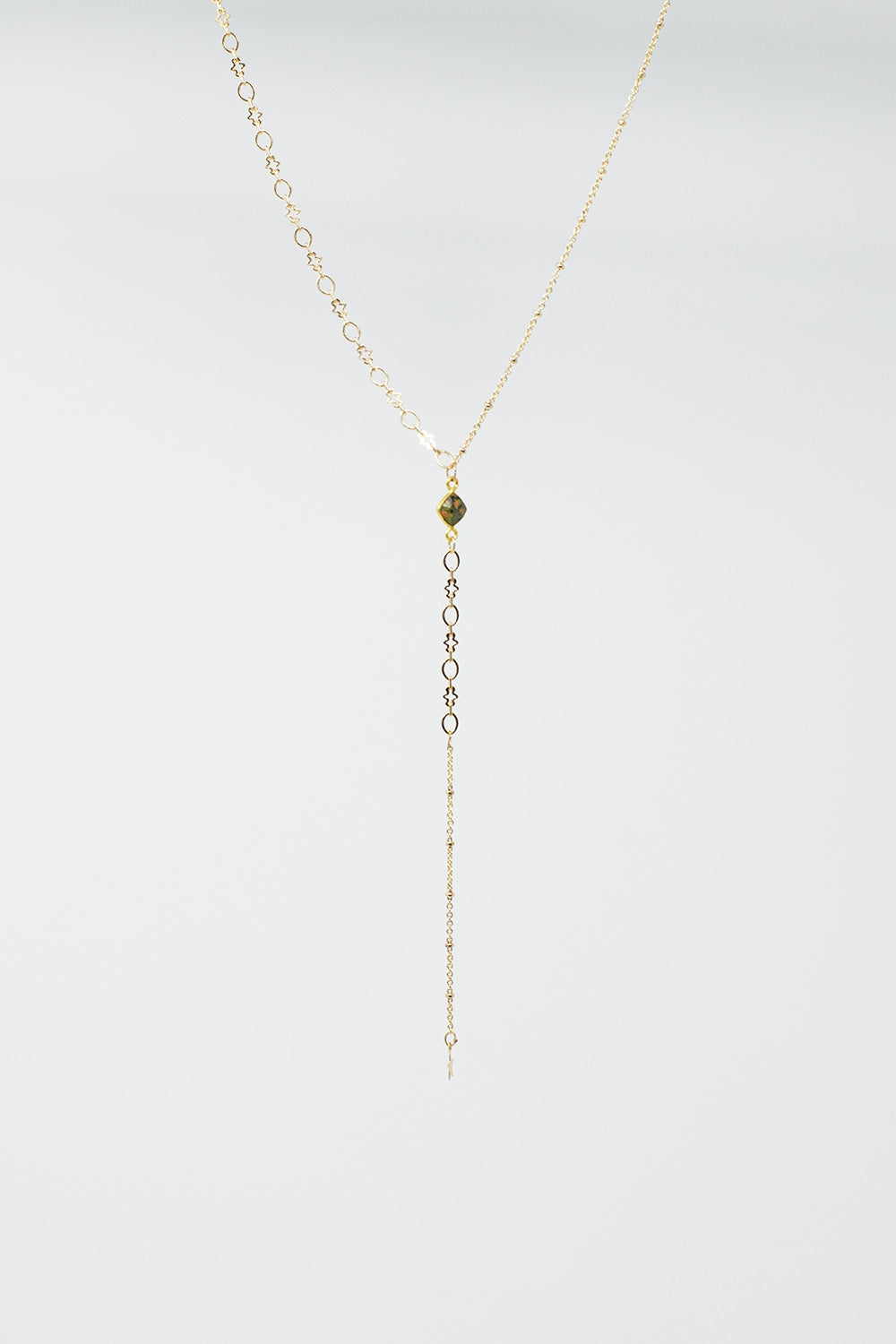 Colar dourado delicado com uma estrela muito sutil e bonita