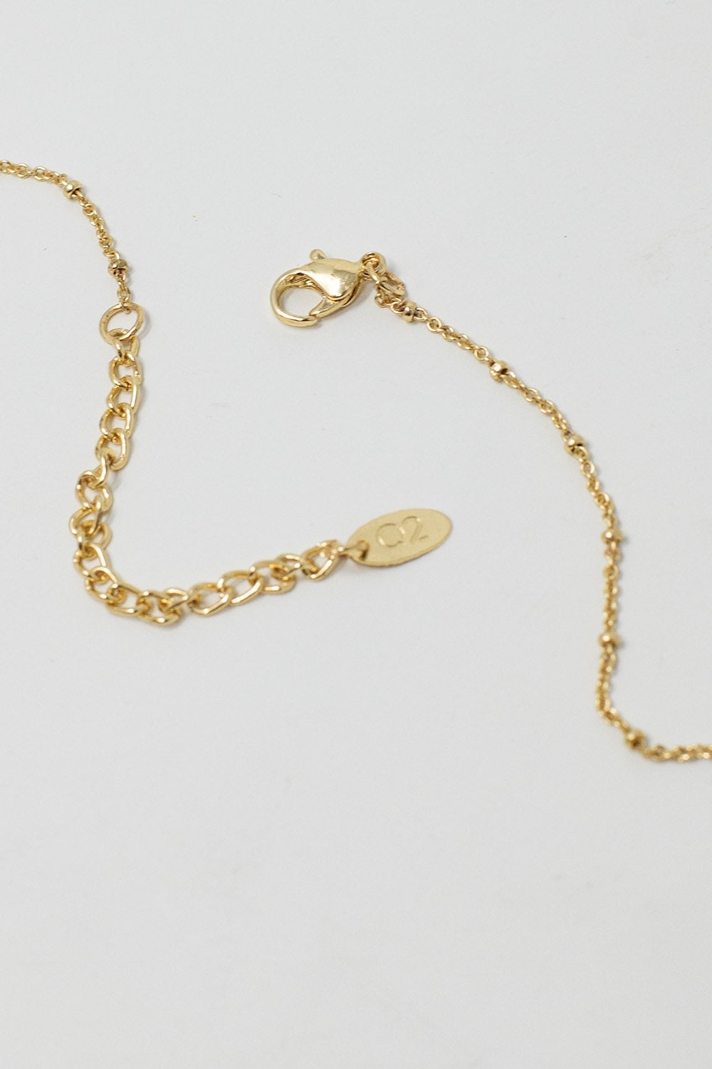Colar dourado delicado com uma estrela muito sutil e bonita