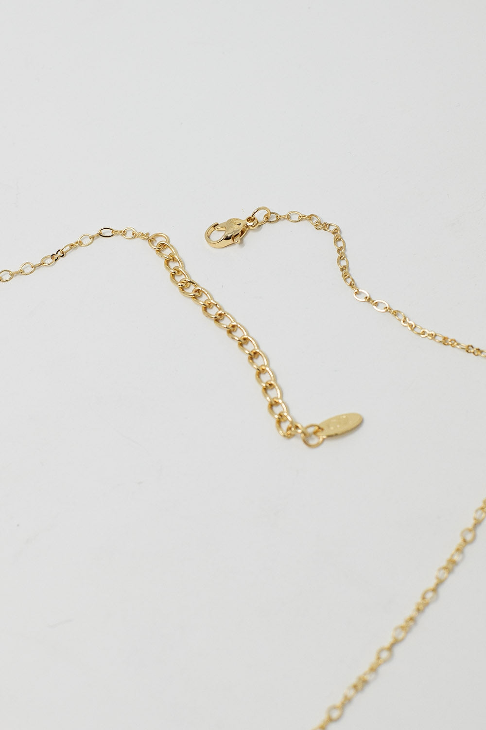 Colar dourado com estrela e pérola verde