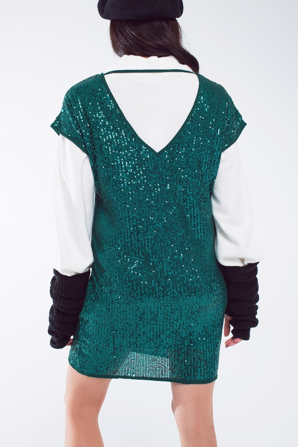 Vestido descontraído de lantejoulas com mangas curtas e costas abertas em verde