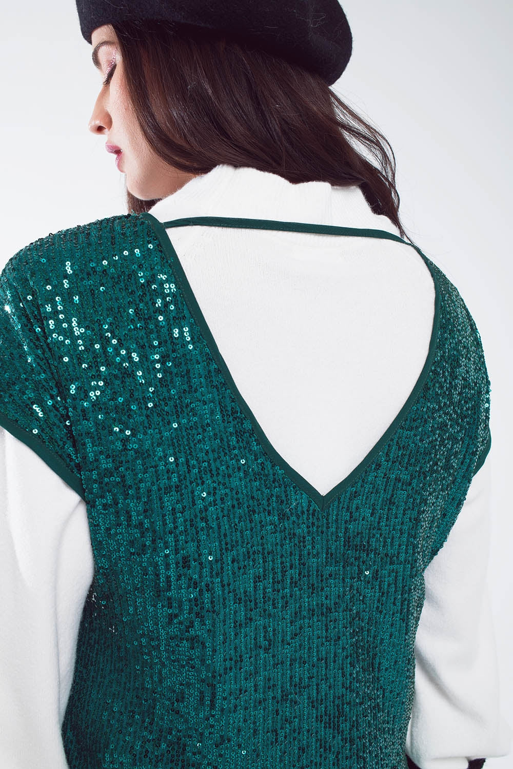 Vestido descontraído de lantejoulas com mangas curtas e costas abertas em verde