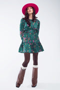 Vestido curto estampado com saia em camadas e punho com folhos em verde floresta