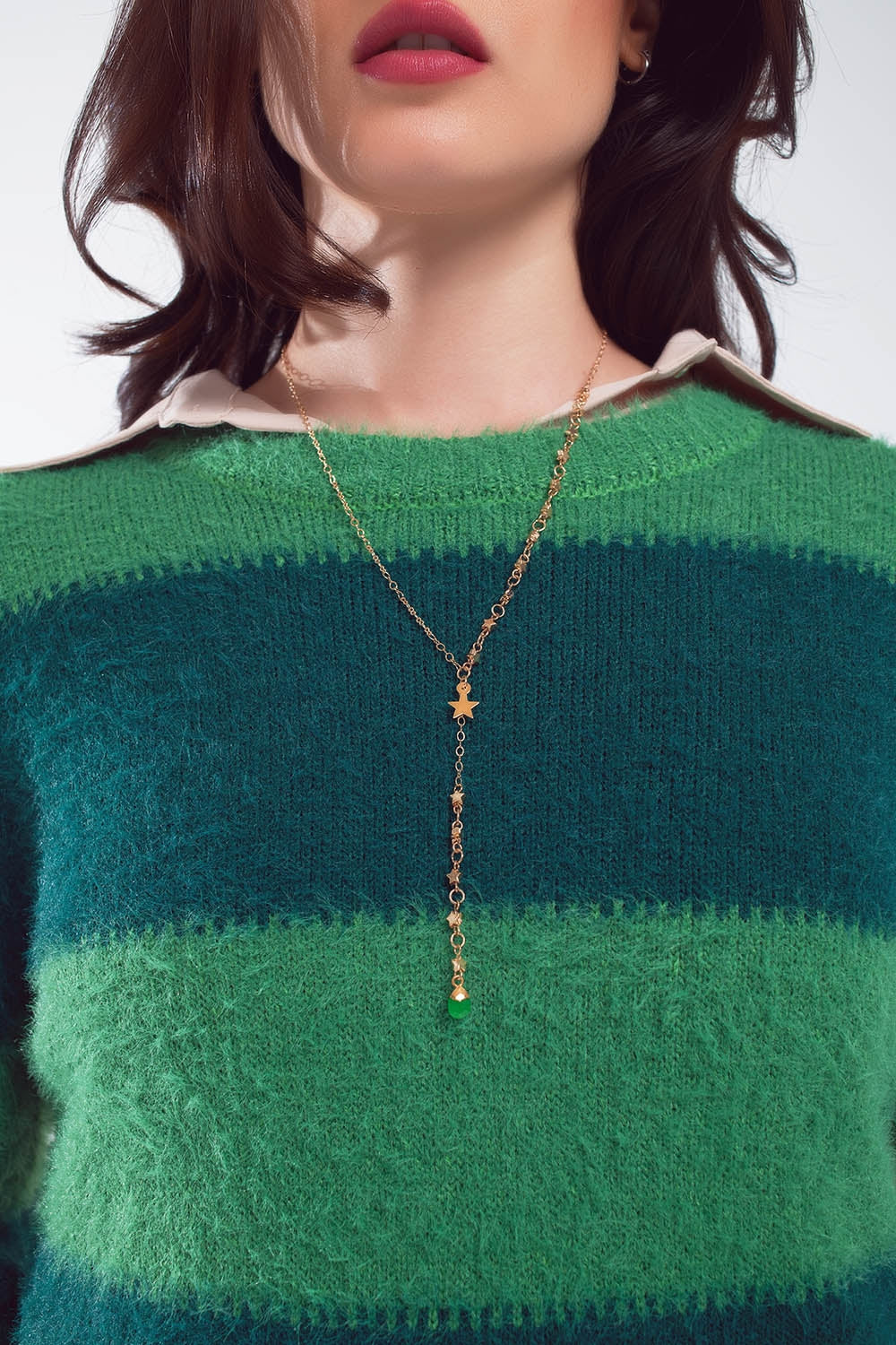 Colar dourado com estrela e pérola verde