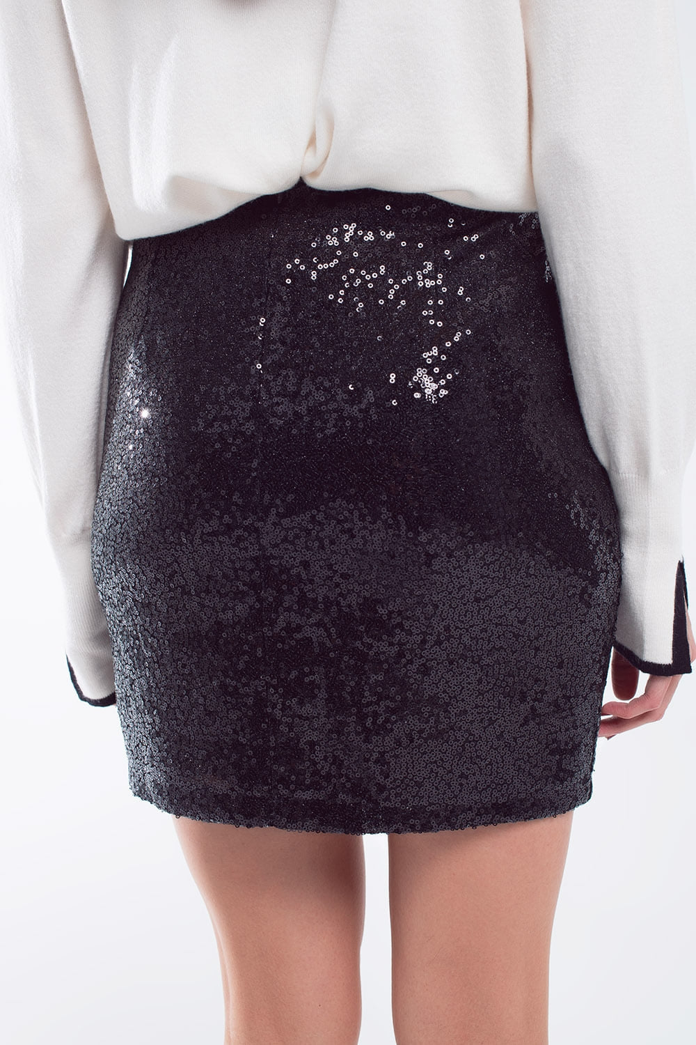 Minissaia Bodycon em preto com lantejoulas pequenas