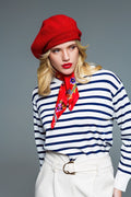 Camisola básica de riscas com gola redonda em branco e azul-marinho