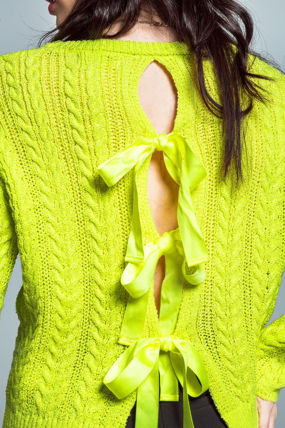 Camisola de malha de cabos verde-limão com costas abertas e laços