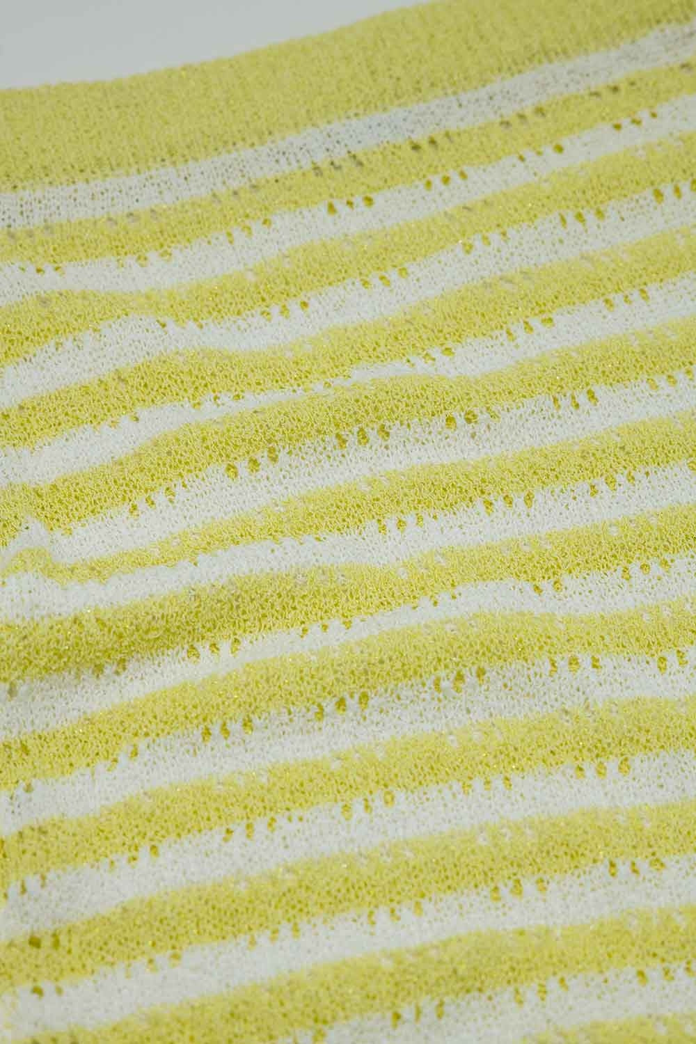 Saia Midi de croché branca com riscas amarelas e bainha com franjas