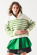 Camisola com pormenor de gola com fecho de correr às riscas em verde