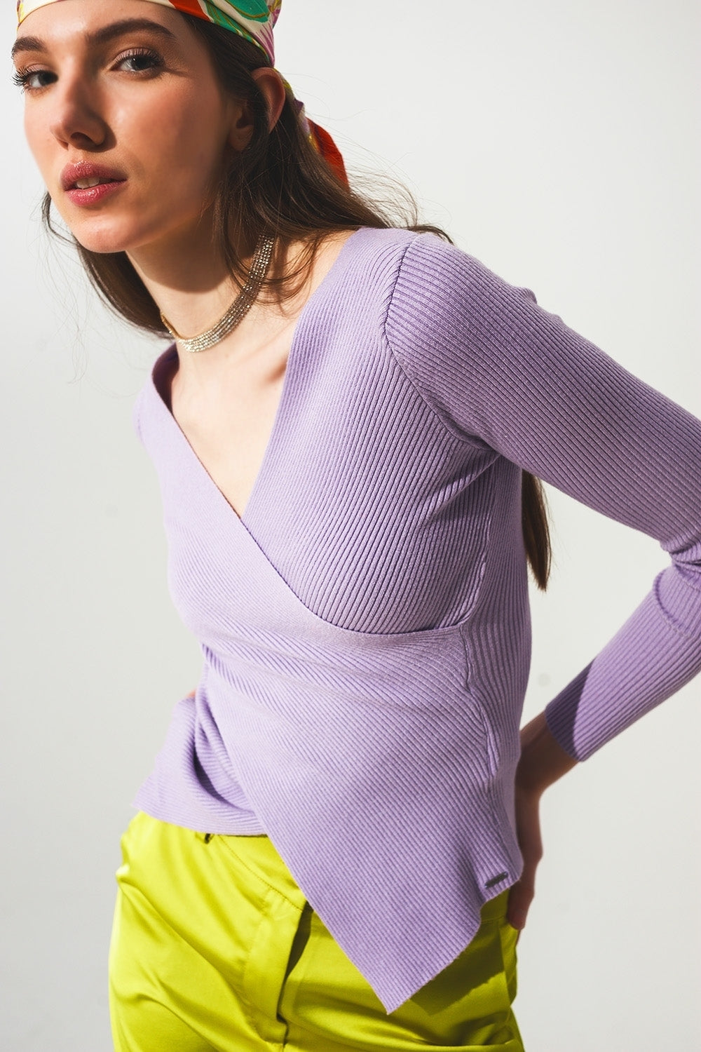 Camisola com gola em V com nervuras roxa