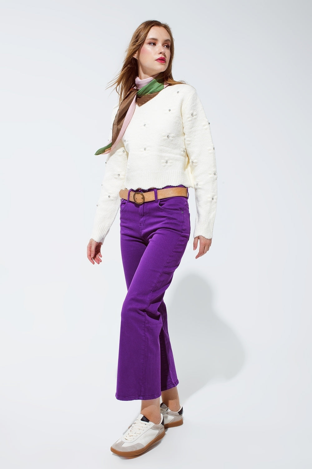 Calças de ganga de perna larga cortadas em roxo