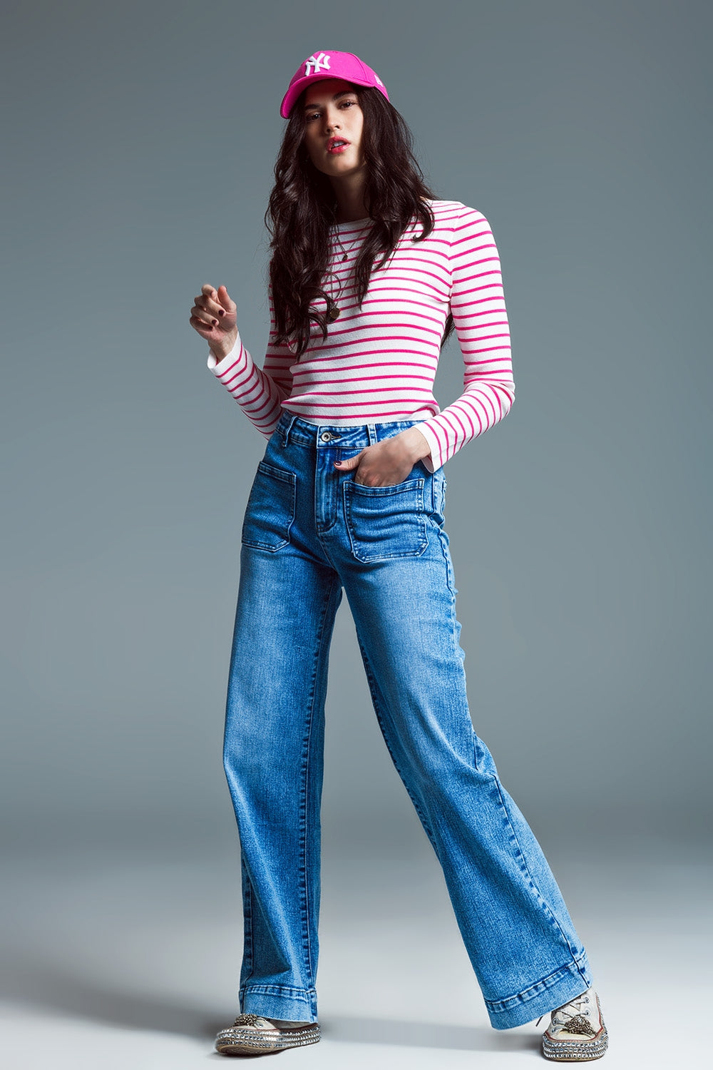 Camisola de malha fina com gola alta em branco com riscas fúcsia