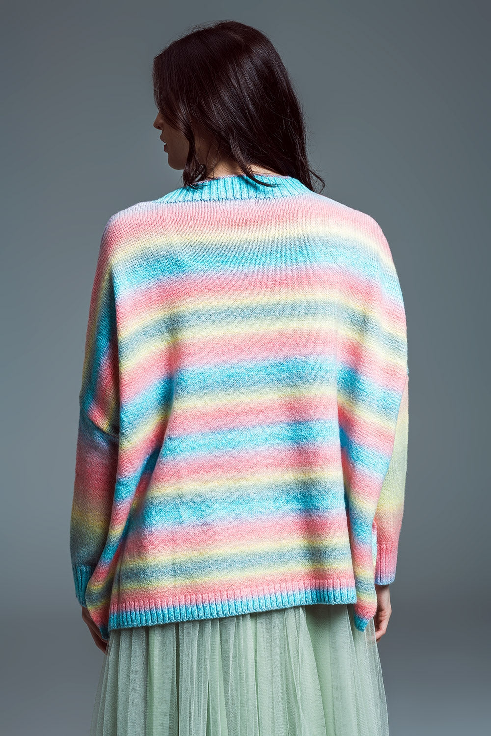 Camisola multicolorida de gola alta com fendas laterais