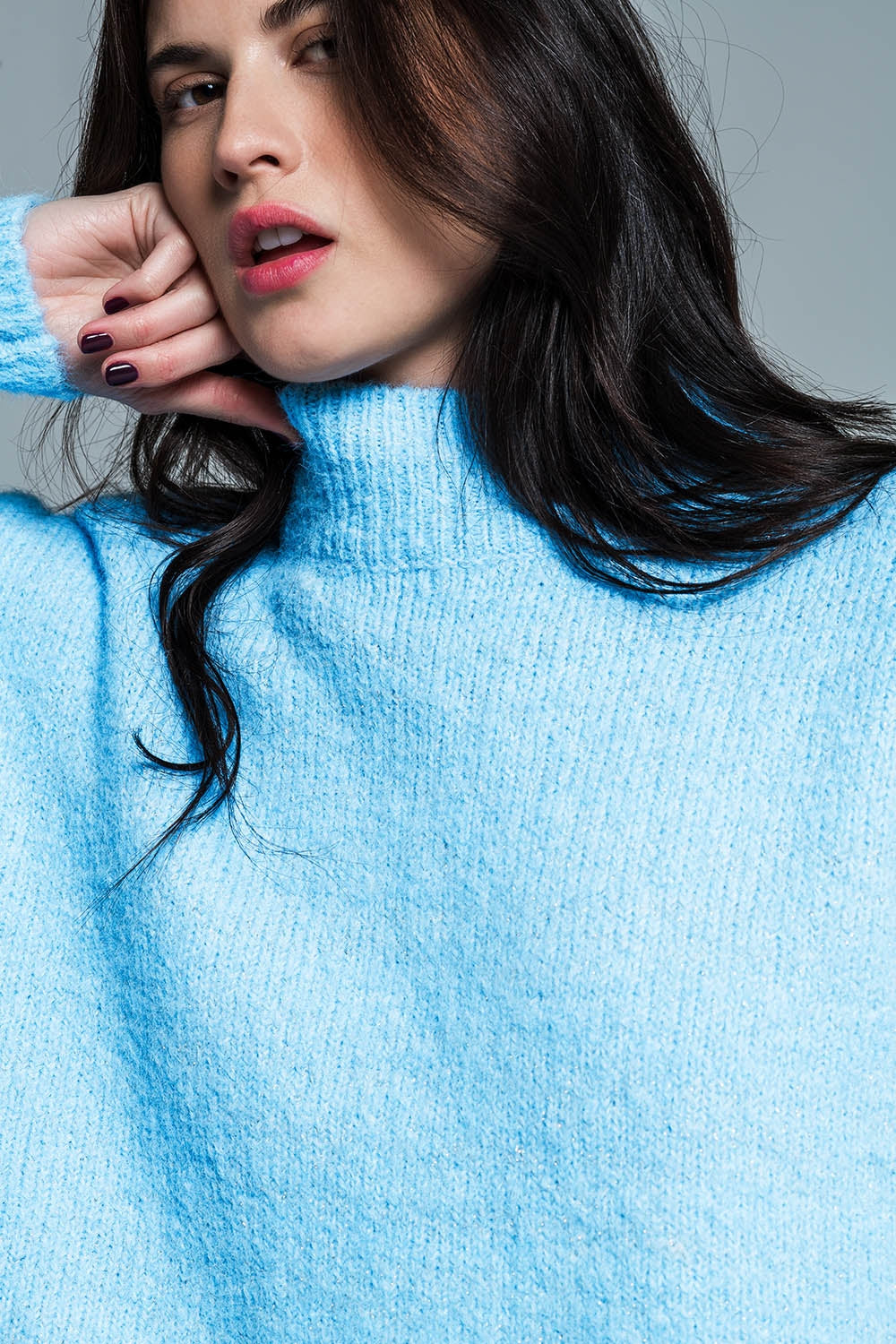 Camisola de malha macia azul clara