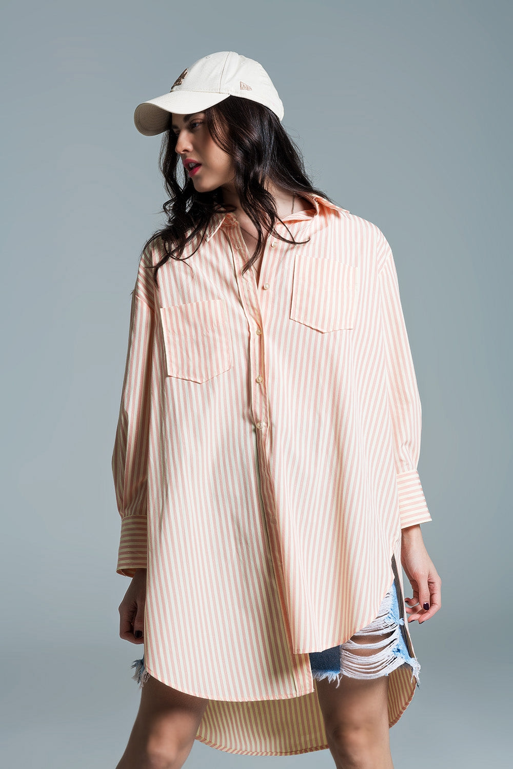 Blusa oversized laranja clara com riscas brancas