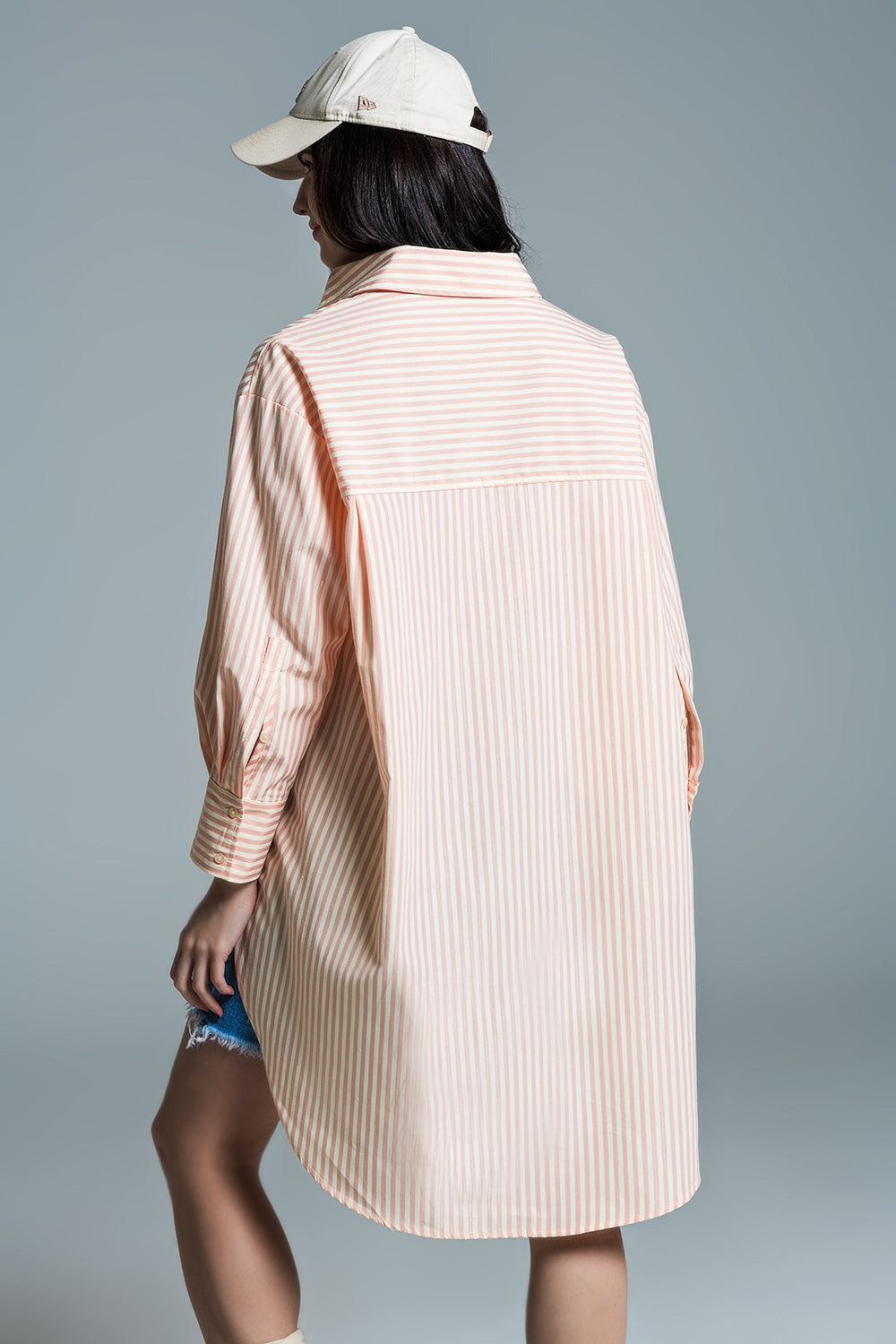 Blusa oversized laranja clara com riscas brancas