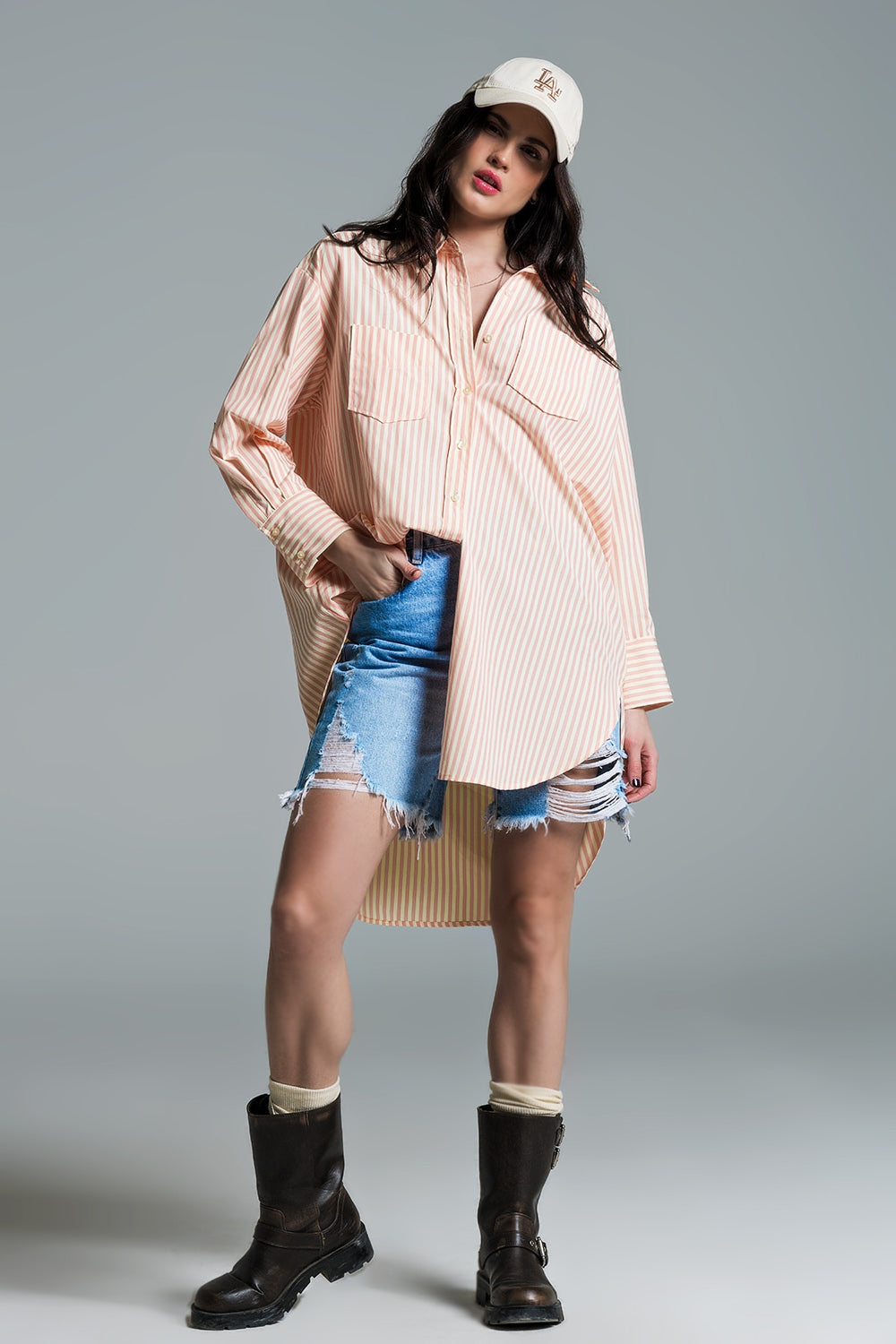 Blusa oversized laranja clara com riscas brancas