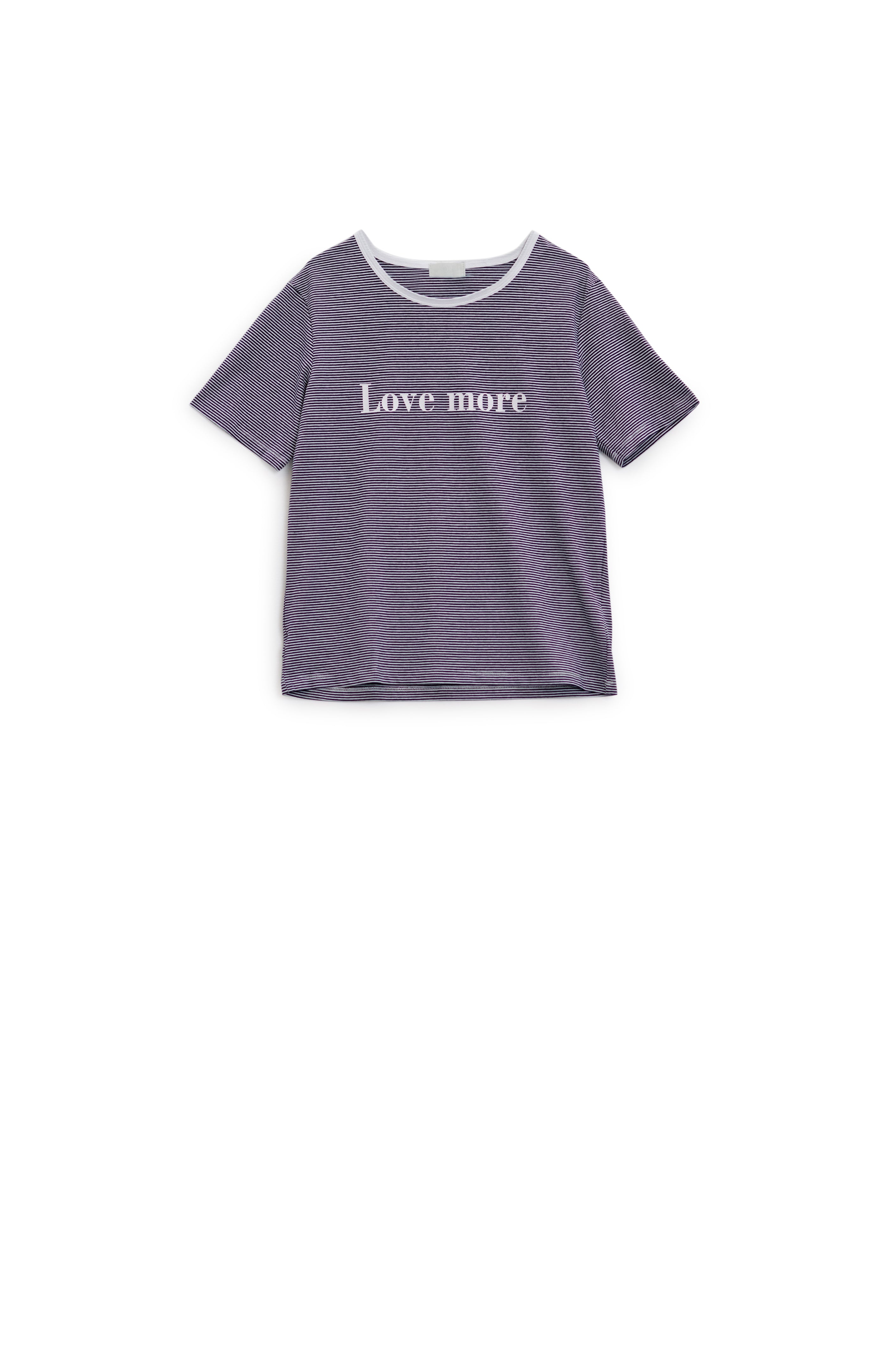 T-shirt branca com riscas pretas e texto Love More
