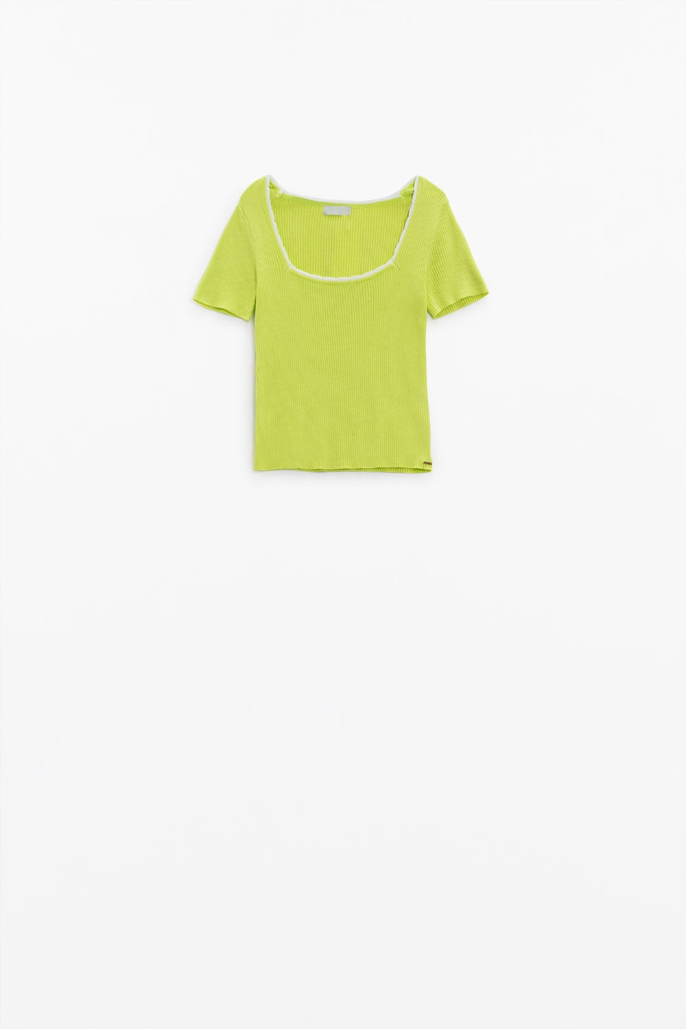 Camisola de malha de manga curta com gola quadrada e rebordo branco