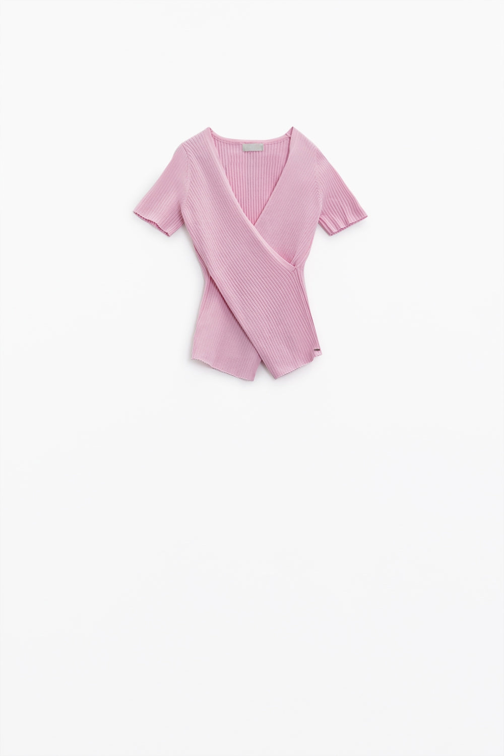 Camisola cor-de-rosa com frente cruzada e decote em V