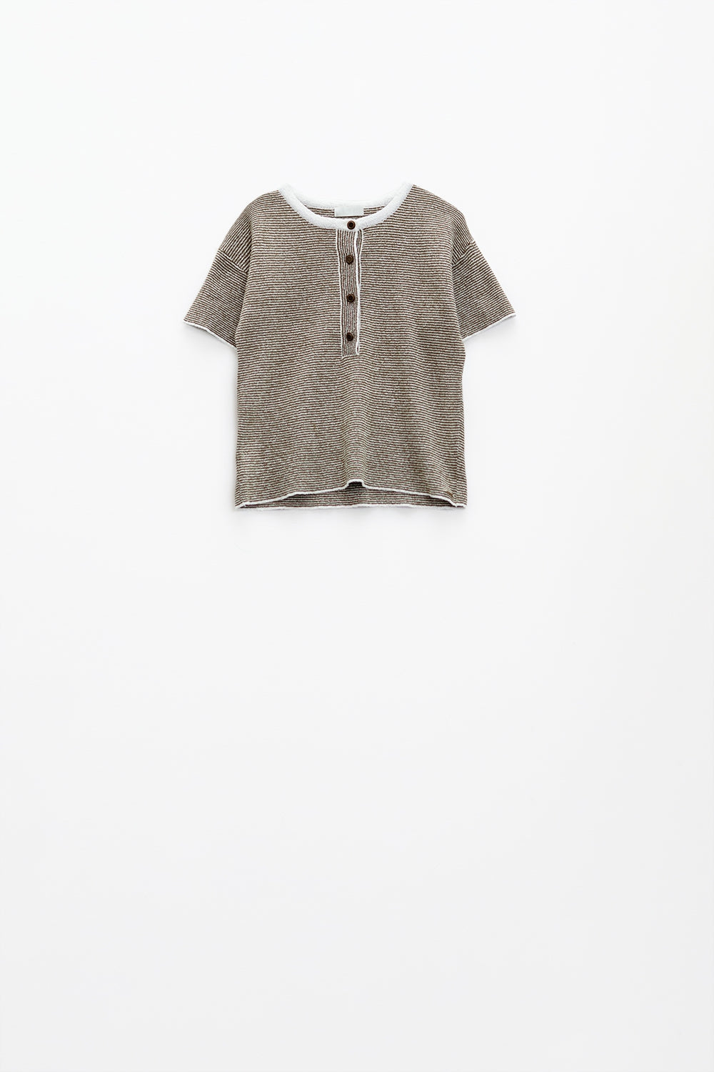 camisola com riscas caqui e fecho de botões dourados