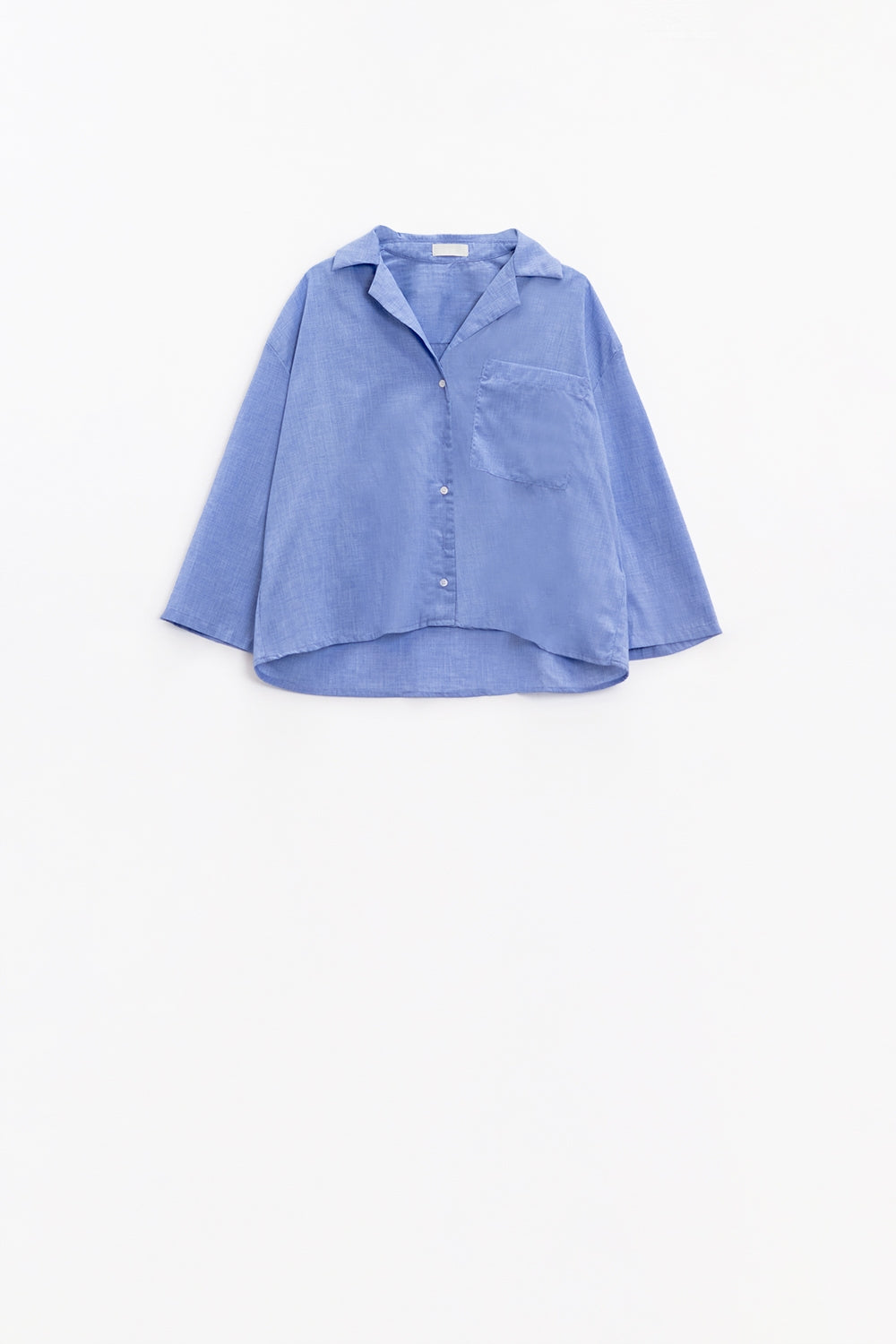 Camisa azul de mangas largas 3/4 com um bolso no peito