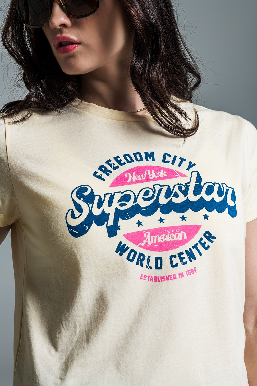 T-shirt amarela superstar estampada