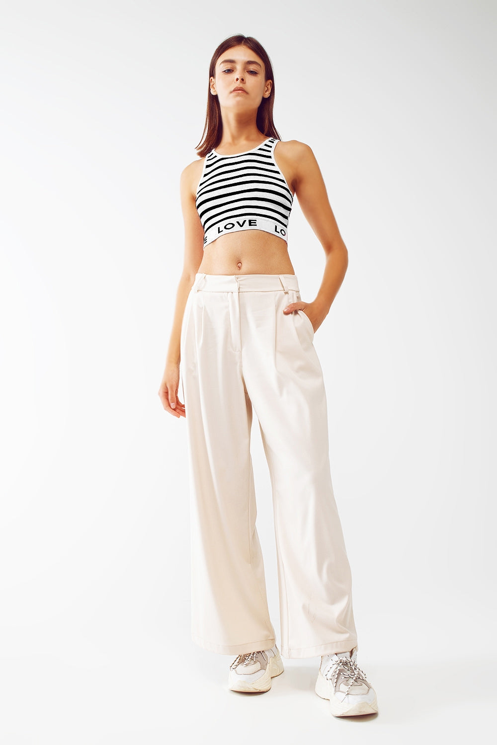 Top cropped listrado com texto de amor em branco