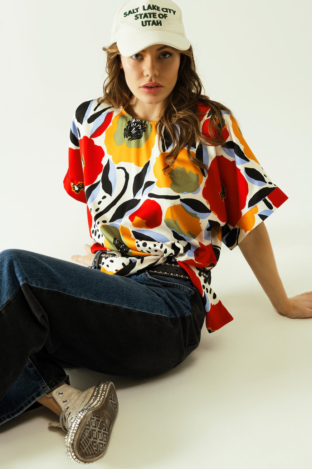 Blusa branca de Relaxed com desenhos de papoilas e manga curta