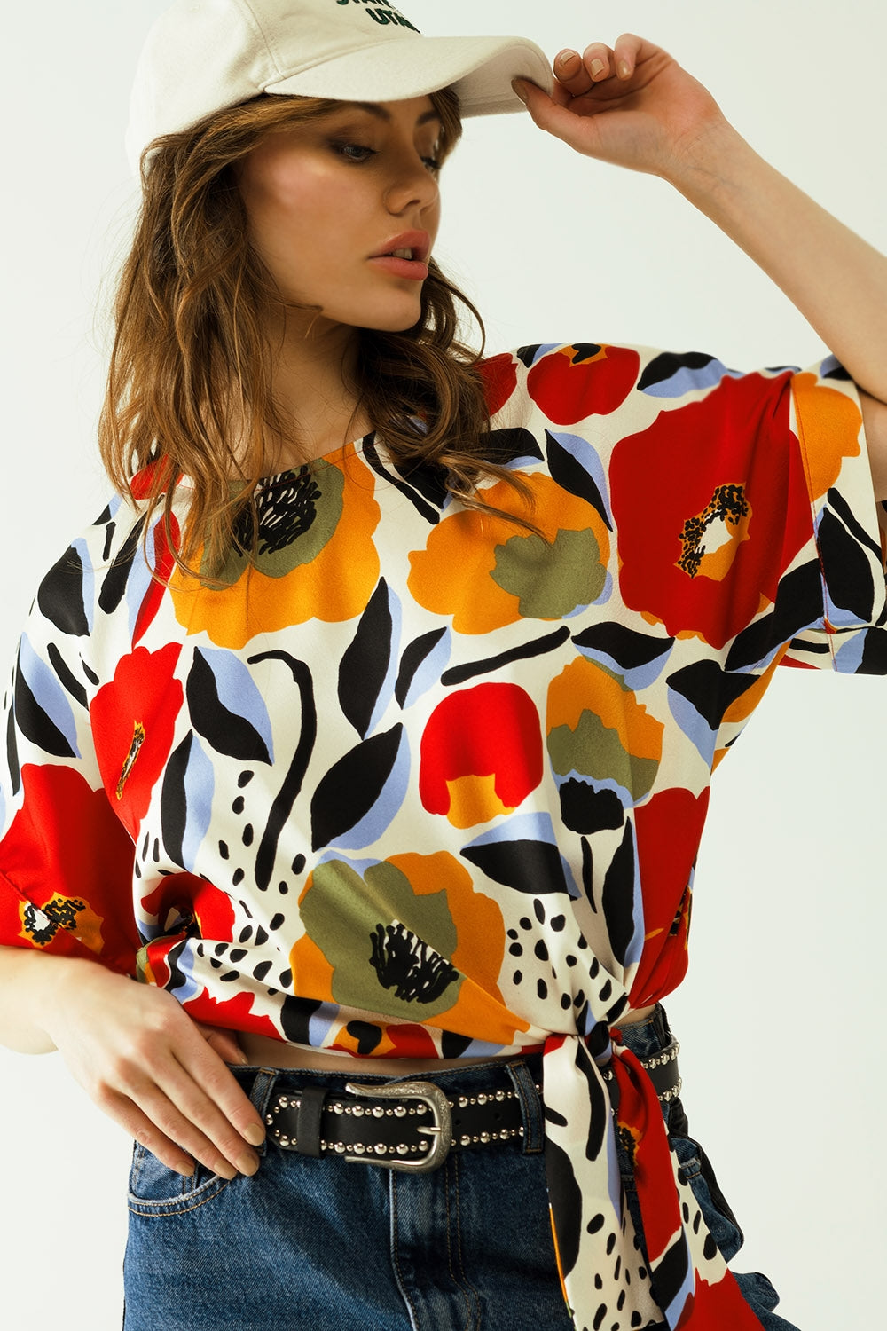 Blusa branca de Relaxed com desenhos de papoilas e manga curta